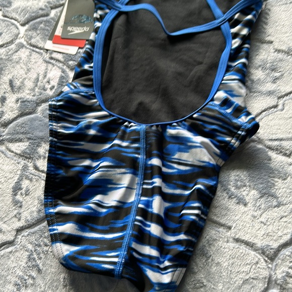 Speedo 26 blue fun print swimsuit - Picture 12 of 15